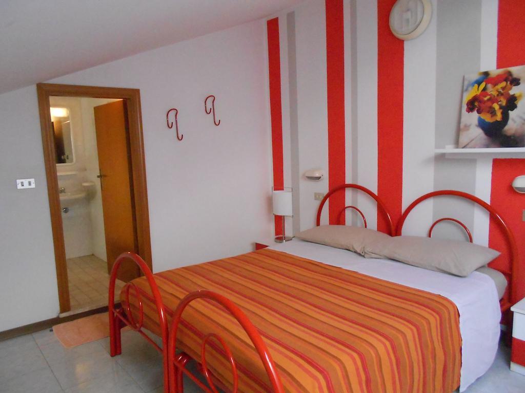 Hotel Villa Dei Platani 贝拉里亚-伊贾马里纳 客房 照片